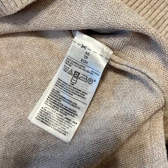 Old Navy Sweater, Size XS - Picture 4 of 4